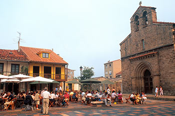 Der Plaza del Carbayo in Aviles