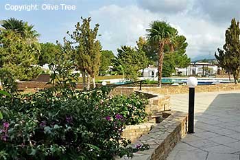 Gartenanlage des Hotel Olive Tree in Nordzypern